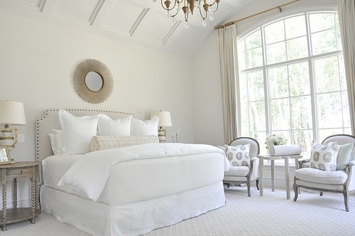 бяла спалня